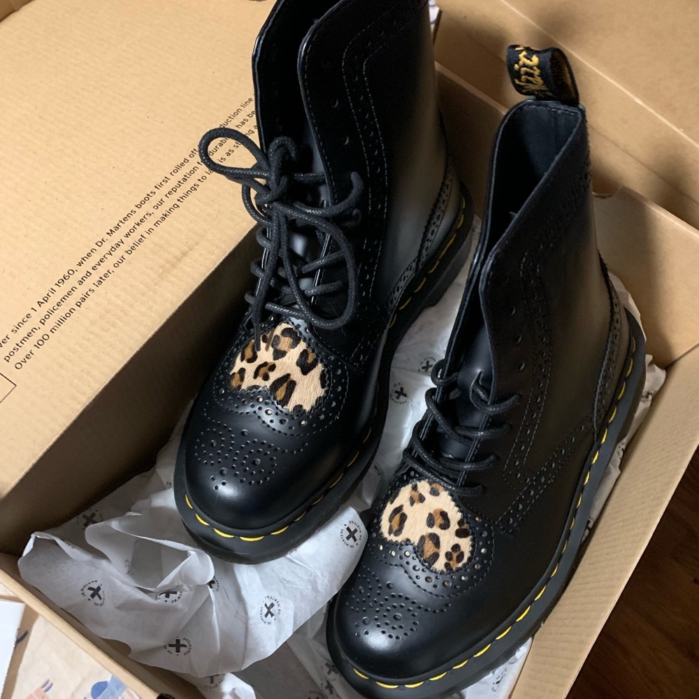 Dr. Martens Bentley II heart boots